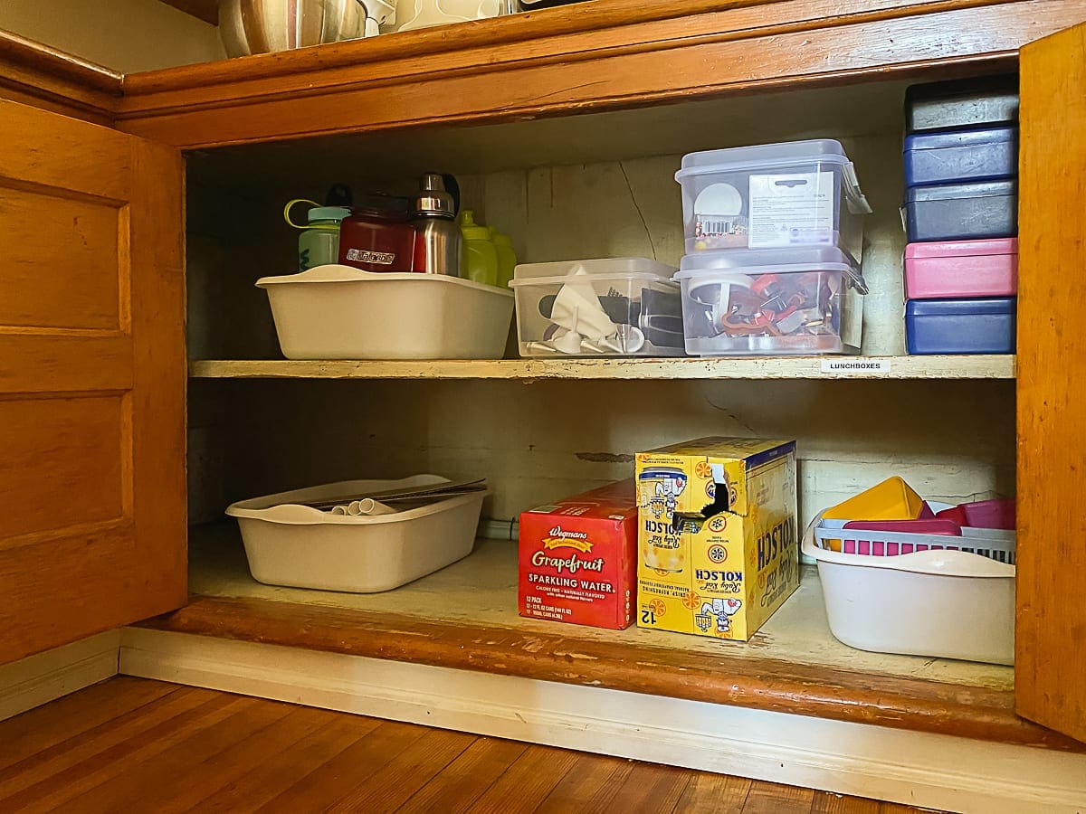 https://www.blakehillhouse.com/wp-content/uploads/2021/03/blake-hill-house-pantry-cleanup-and-organization-10.jpg